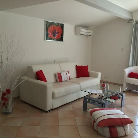 Le Petit Vue 70m2 Piscine カシ